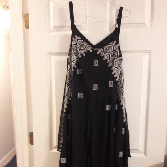 Dresses & Skirts - Black Midi Dress